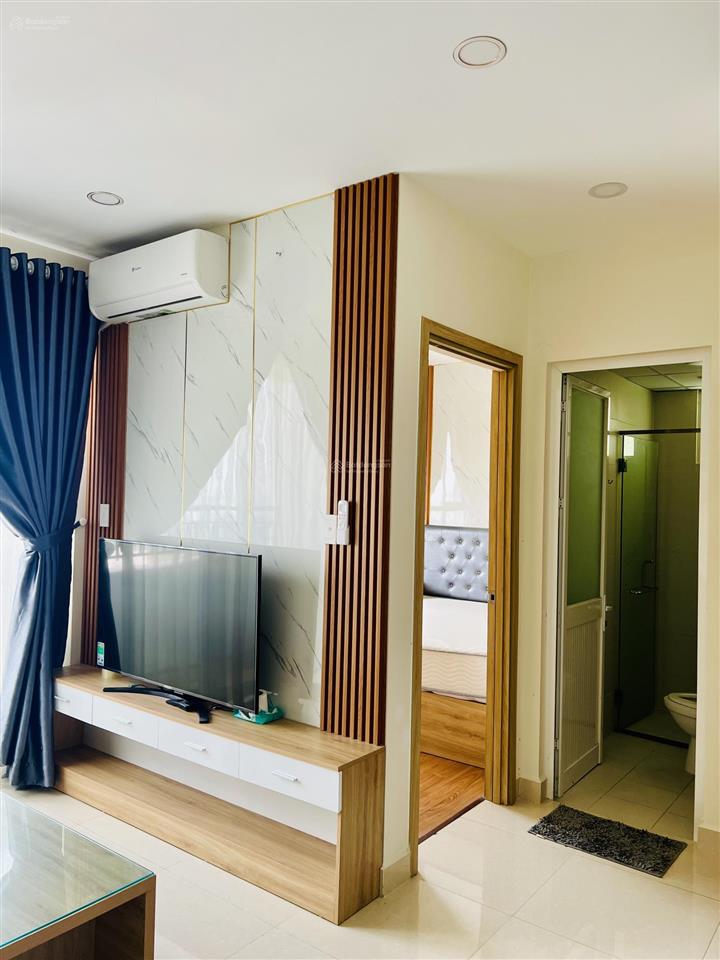 Gấp bán căn 2pn, có nội thất. bancon đông nam, k nắng chiều, chỉ 2,250 tỷ.   0909 086 ***