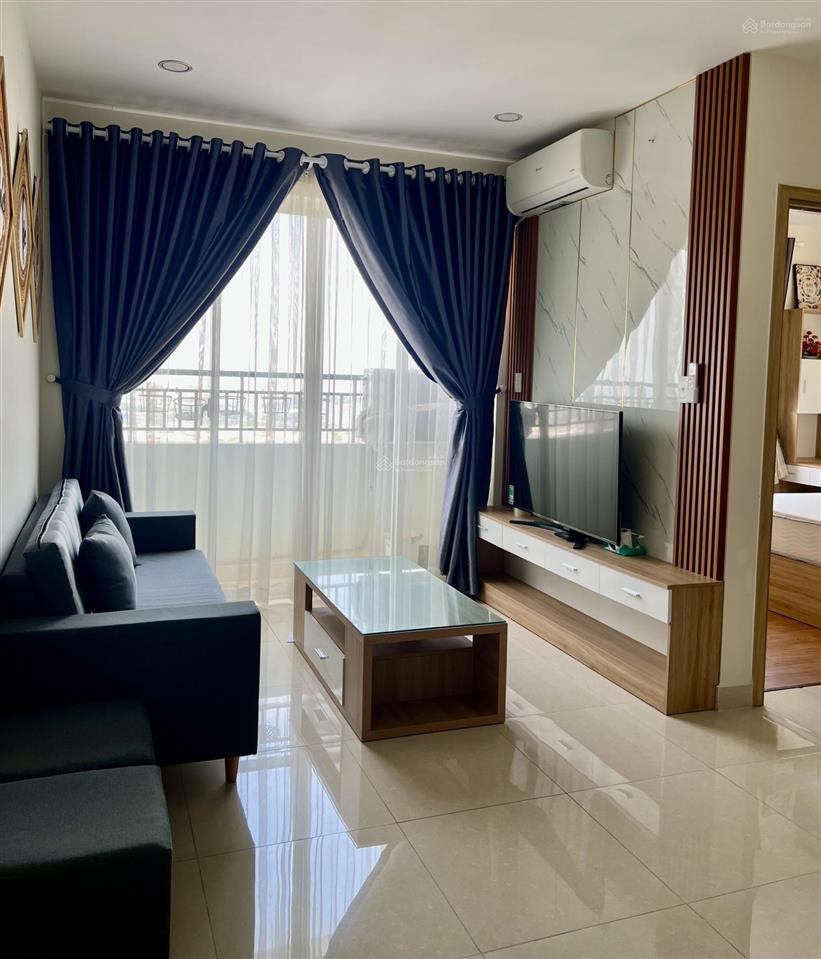 Gấp bán căn 2pn, có nội thất. bancon đông nam, k nắng chiều, chỉ 2,250 tỷ.   0909 086 ***