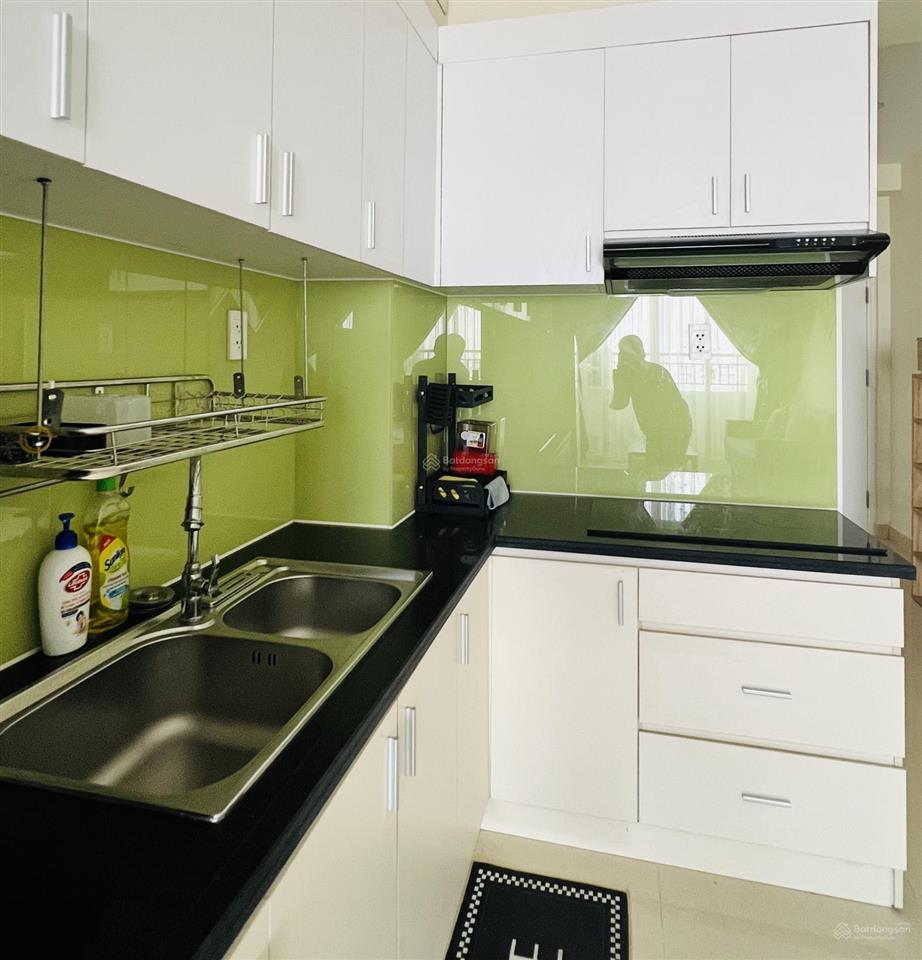 Gấp bán căn 2pn, có nội thất. bancon đông nam, k nắng chiều, chỉ 2,250 tỷ.   0909 086 ***