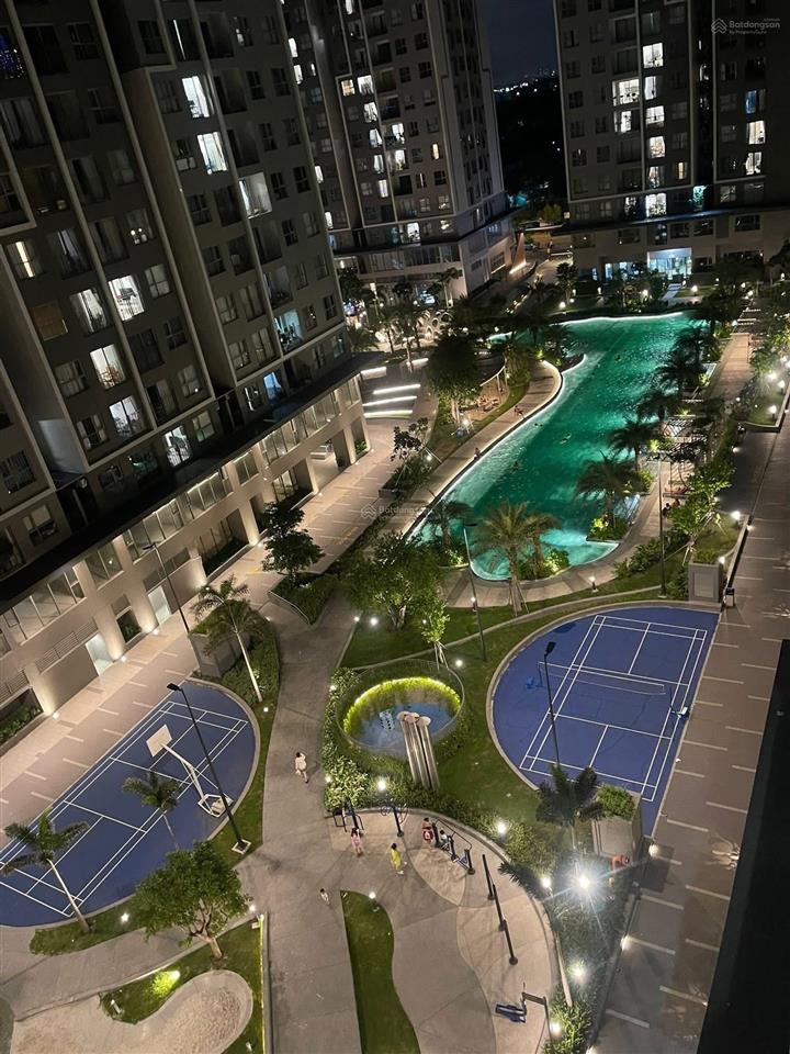 Chính chủ bán căn 59m2,view hồ bơi. giá bán 2,750 tỷ. chủ nhà đang ở, nhà sạch mới.  0909 086 ***