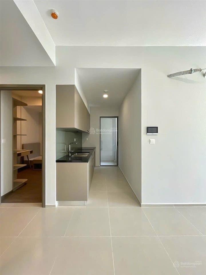 Chính chủ bán căn 59m2,view hồ bơi. giá bán 2,750 tỷ. chủ nhà đang ở, nhà sạch mới.  0909 086 ***