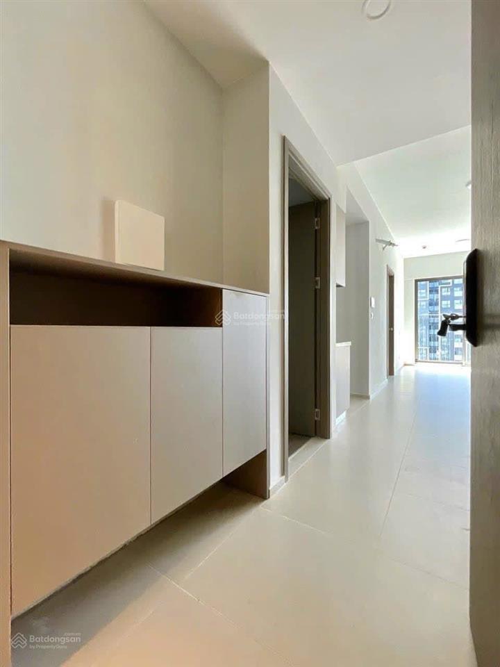 Chính chủ bán căn 59m2,view hồ bơi. giá bán 2,750 tỷ. chủ nhà đang ở, nhà sạch mới.  0909 086 ***