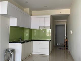 Căn 2 phòng ngủ cần bán 2,150 tỷ. nội thất cơ bản có rèm.   0909 086 *** có zalo