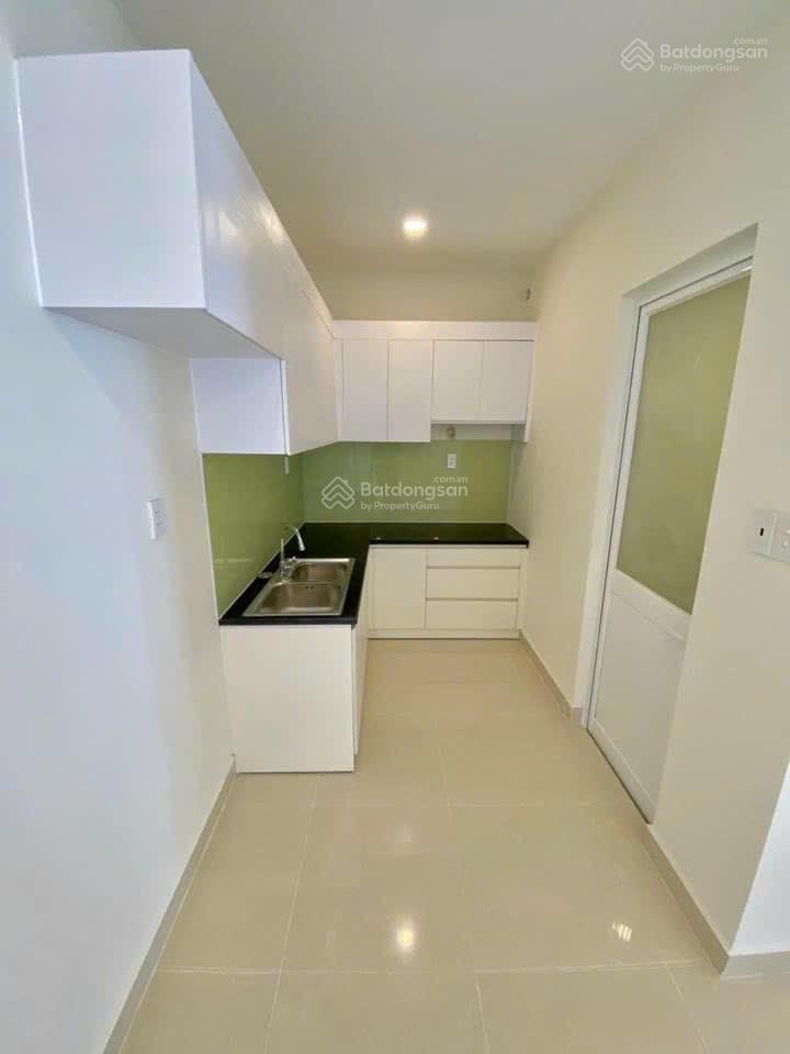 Cần bán căn 2pn + 2wc  giá bán có nội thất cơ bản chỉ 2,4 tỷ.  hương  0909 086 *** (có zalo)