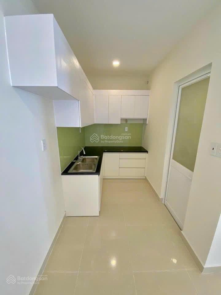 Cần bán căn 2pn + 2wc  giá bán có nội thất cơ bản chỉ 2,4 tỷ.  hương  0909 086 *** (có zalo)