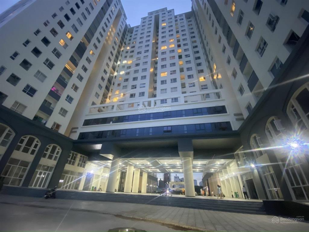 Chính chủ cho thuê shop mặt tiền cổng chính cc giá thuê 13 triệu/100m2.  hương 0909 086 ***