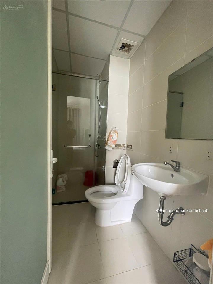 Chủ nhà gởi bán căn 62m2 có nội thất đo đóng giá bán chỉ 2,420 tỷ.  hương xem nhà  0909 086 ***