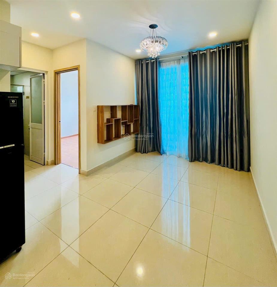Bán nhanh căn 2pn hướng ban công đông nam. giá bán 2,1 tỷ (không phát sinh).  hương 0909 086 ***