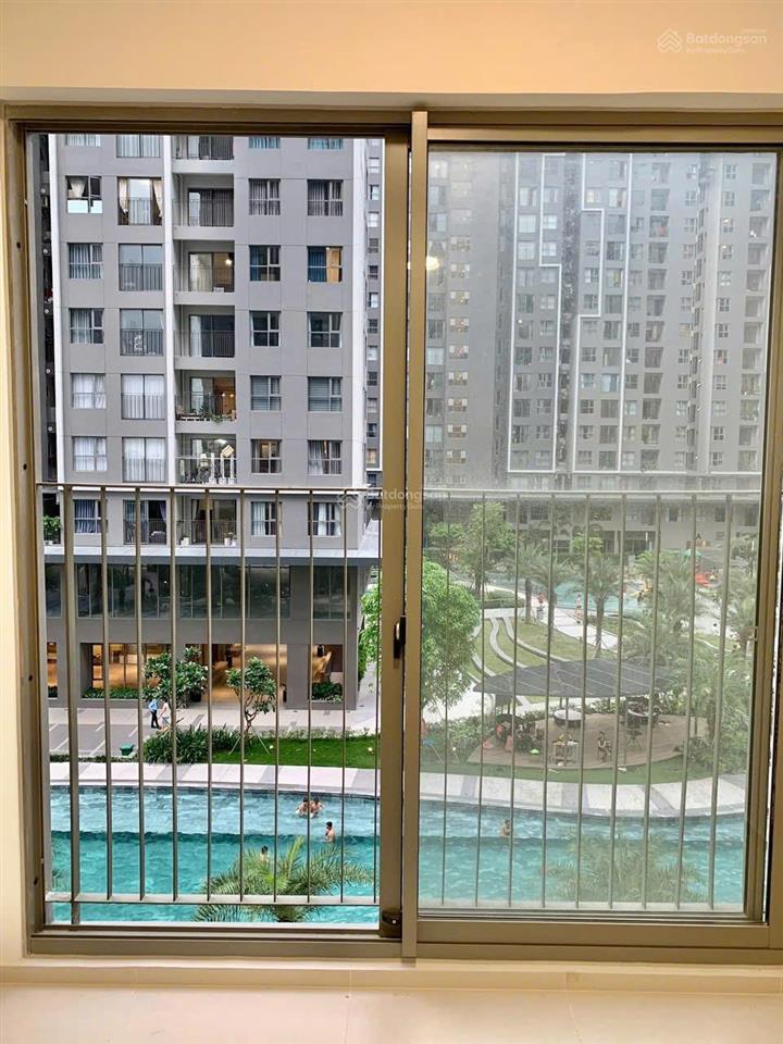 View hồ bán nhanh căn 2pn west gate chỉ 2,750 tỷ.  hương  0909 086 ***