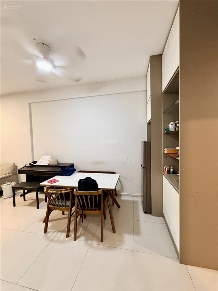 Bán căn 2pn full nội thất cao cấp. giá bán 2,7 tỷ đã có sổ.  hương  0909 086 *** zalo