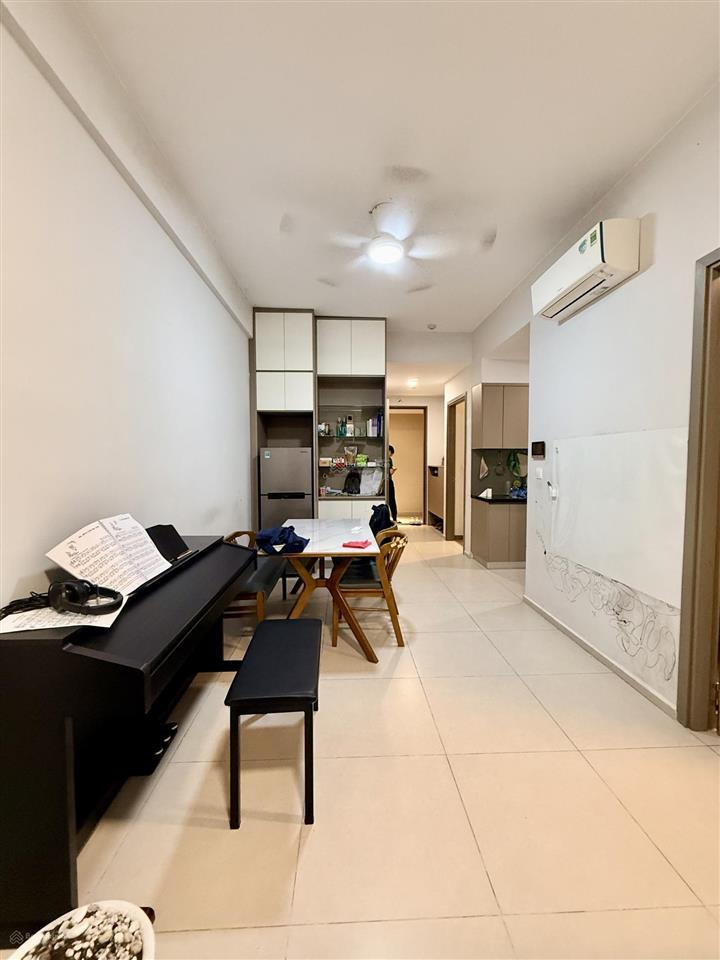 Bán căn 2pn full nội thất cao cấp. giá bán 2,7 tỷ đã có sổ.  hương  0909 086 *** zalo