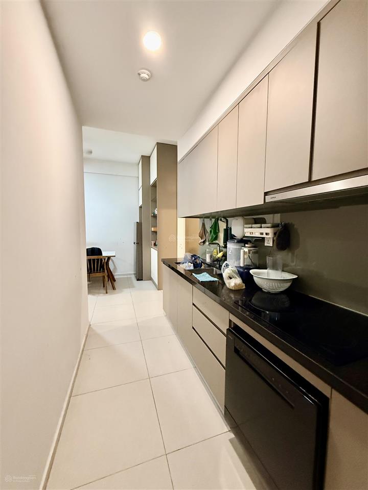 Bán căn 2pn full nội thất cao cấp. giá bán 2,7 tỷ đã có sổ.  hương  0909 086 *** zalo