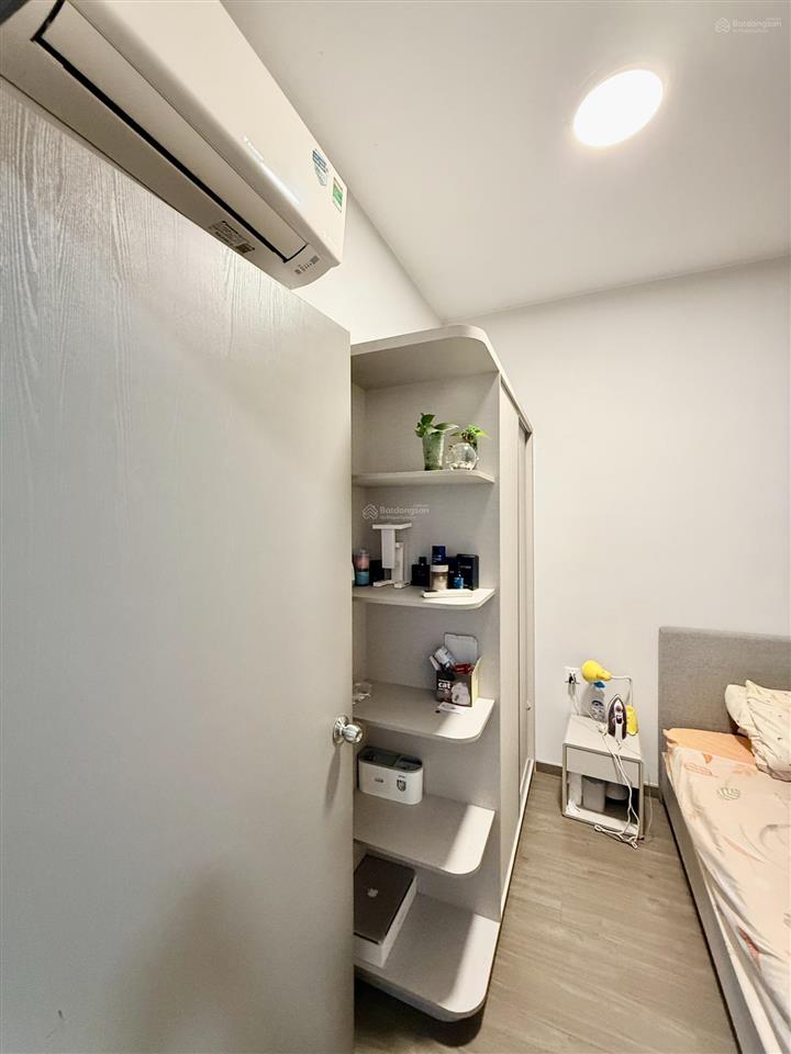 Bán căn 2pn full nội thất cao cấp. giá bán 2,7 tỷ đã có sổ.  hương  0909 086 *** zalo