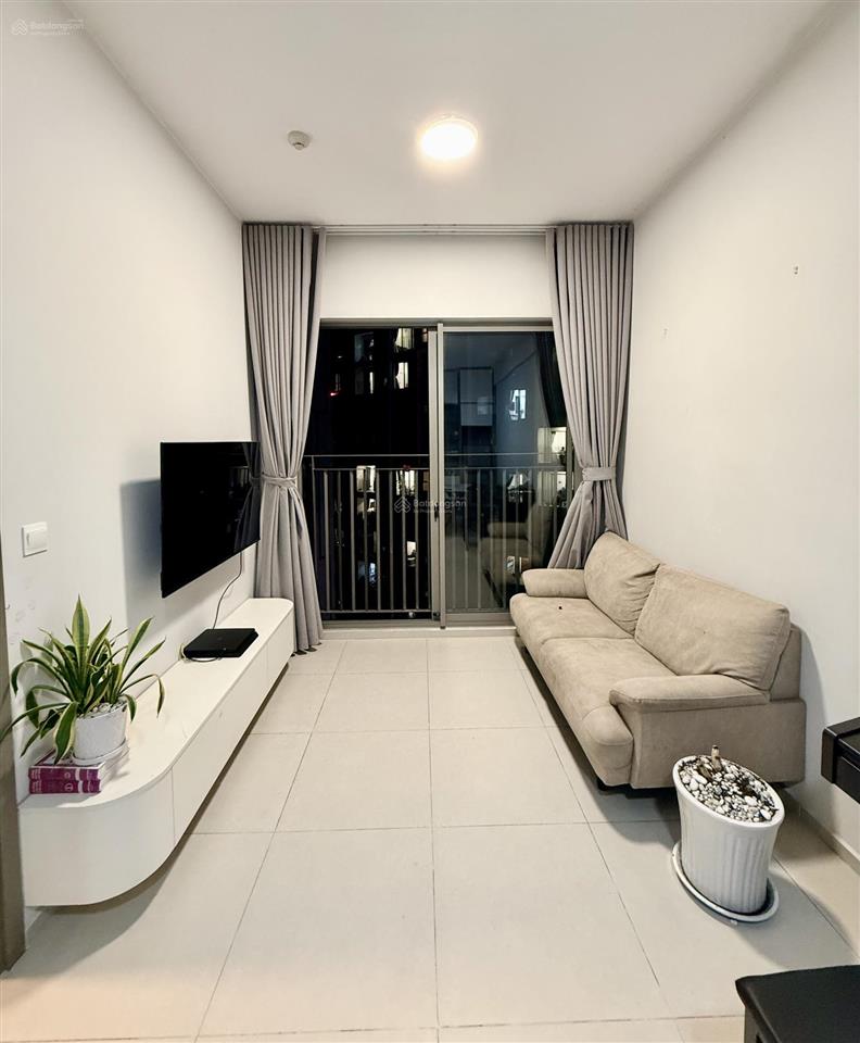 Bán căn 2pn full nội thất cao cấp. giá bán 2,7 tỷ đã có sổ.  hương  0909 086 *** zalo