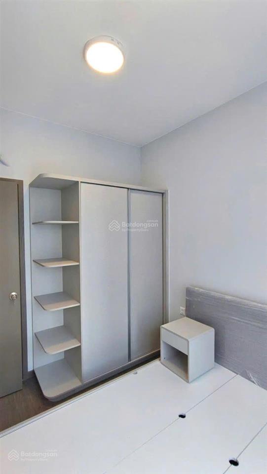 Bán căn 2pn có ban công 69m2 nội thất cơ bản. bán giá 3,050 tỷ.  0909 086 *** (zalo)