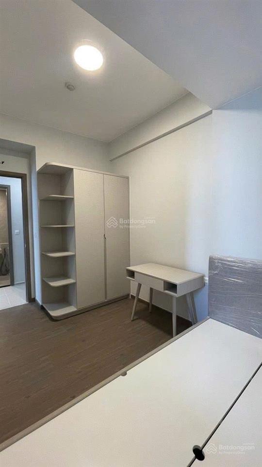 Bán căn 2pn có ban công 69m2 nội thất cơ bản. bán giá 3,050 tỷ.  0909 086 *** (zalo)