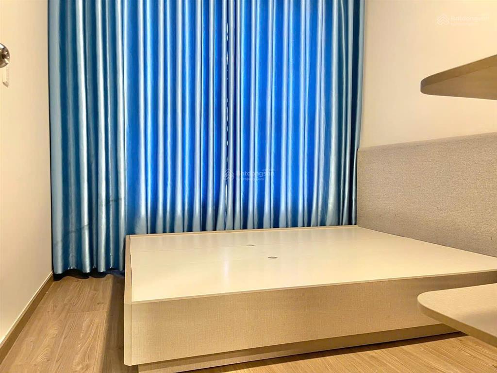 Bán căn 2pn có ban công 69m2 nội thất cơ bản. bán giá 3,050 tỷ.  0909 086 *** (zalo)