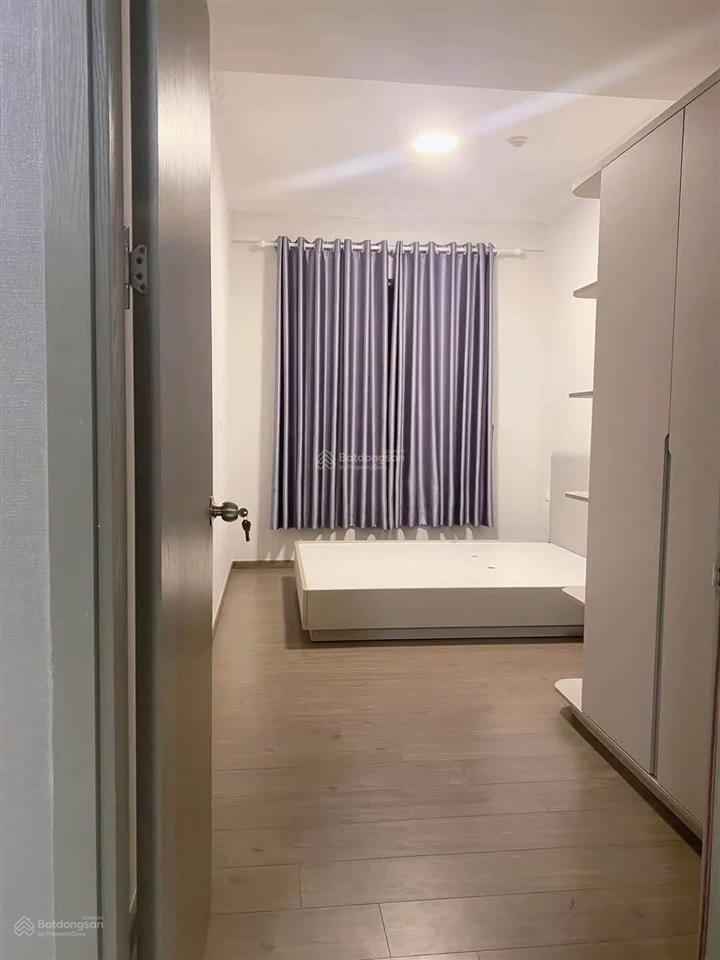 Căn góc 3pn view hồ cho thuê 11 tr/tháng. có giường tủ máy lạnh.  hương 0909 086 *** zalo