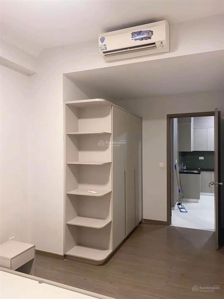 Căn góc 3pn view hồ cho thuê 11 tr/tháng. có giường tủ máy lạnh.  hương 0909 086 *** zalo