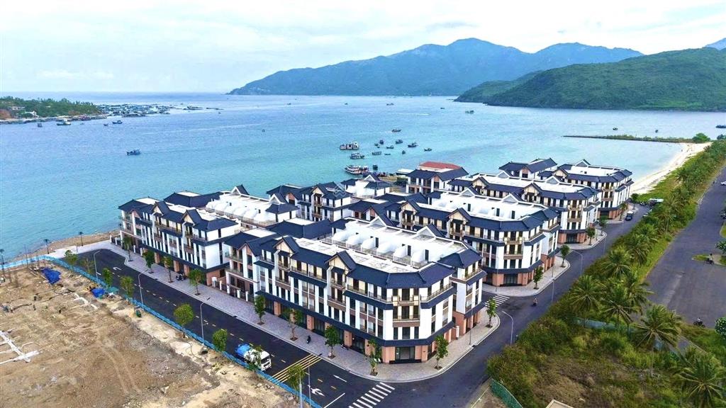 Nổi bật bán lỗ căn vinhomes pearl bay nha trang nhà 4 tầng chỉ 11tỷ8 giá đã vat hiếm có 1 căn ạ