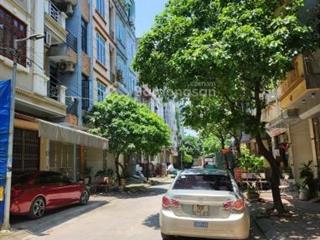 Đồng me ! bán toà nhà 85m2  9 tầng có thang máy . đường rộng 15m  vỉa hè. sát mặt phố