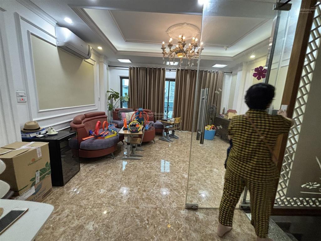 Bán nhà xuân la s = 70m2  mặt tiền 5m  ô tô. giá = 17,5 tỷ  ô chờ thang máy