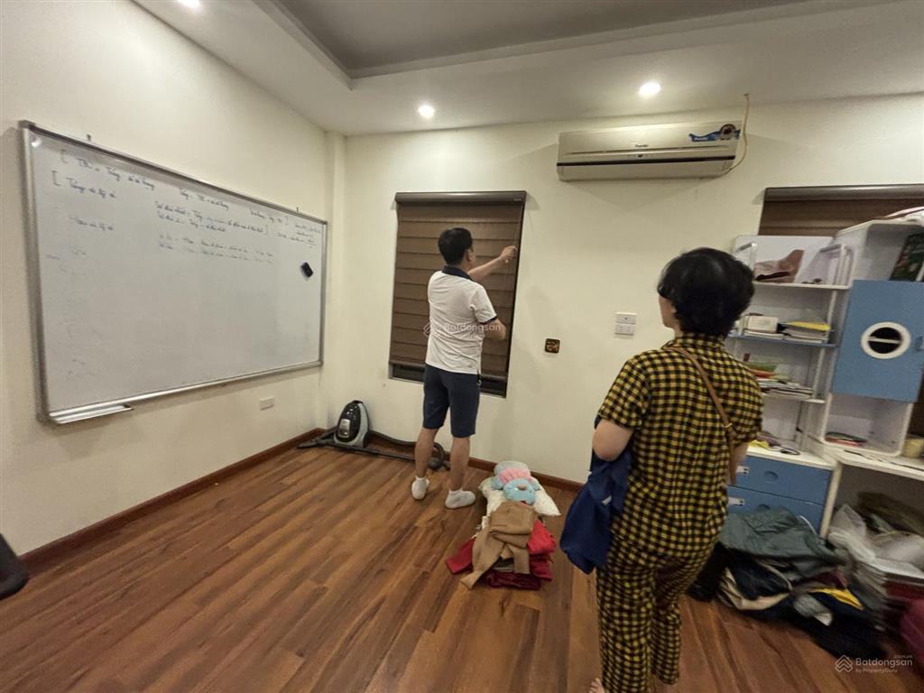 Nhà mễ trì hạ dt 54m2  mt 4,2m nở hậu  lô góc  10m ô tô tránh