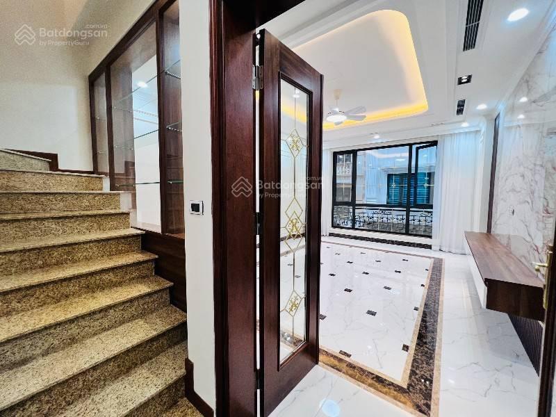 Giá tốt khu vực!  bán nhà tu hoàng 7 tầng thang máy  đường rộng 10m có vỉa hè