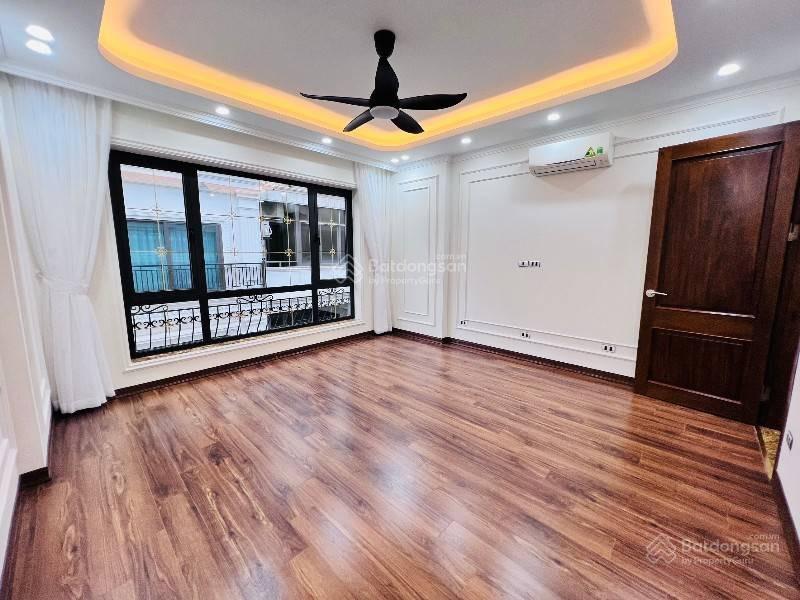 Giá tốt khu vực!  bán nhà tu hoàng 7 tầng thang máy  đường rộng 10m có vỉa hè