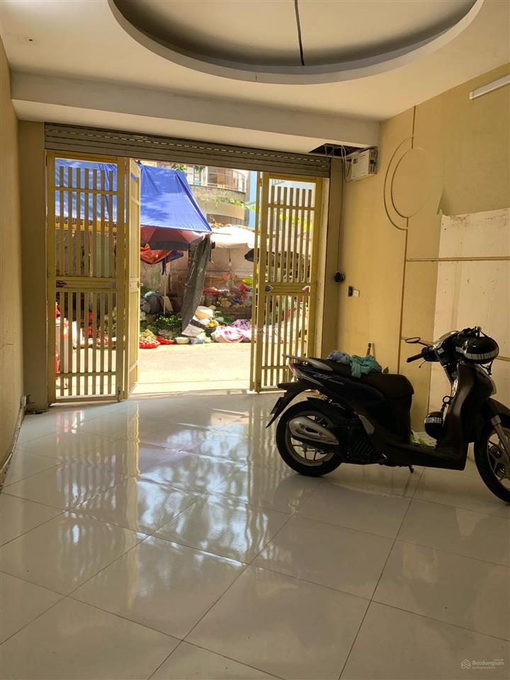 Bán nhà 2 tầng võ chí công (chỉ tính đất). sổ đỏ 33m2  giá 5,8 tỷ