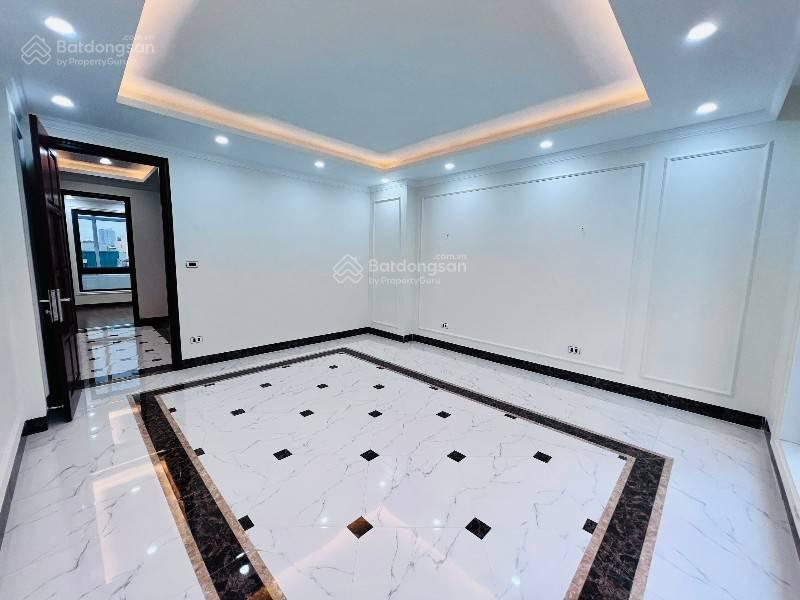 Bán nhà phú diễn  dt 40m2 có thang máy  ô tô vào nhà  5 tầng.