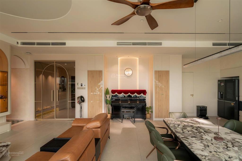 Bán căn penthouse 160m2 leman luxury full nội thất  0931 633 ***