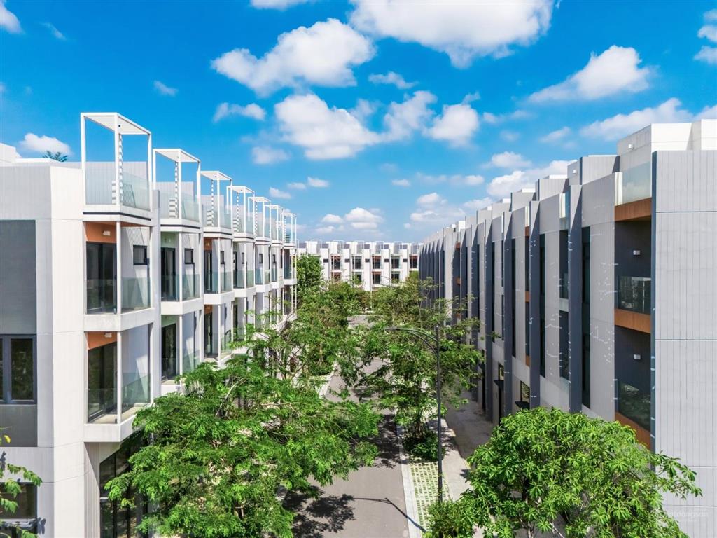 Bán căn nhà phố 2 mặt tiền 70 m² ( 5 x14m) eco village saigon river, full giá 8,15 tỷ. 0919 733 ***