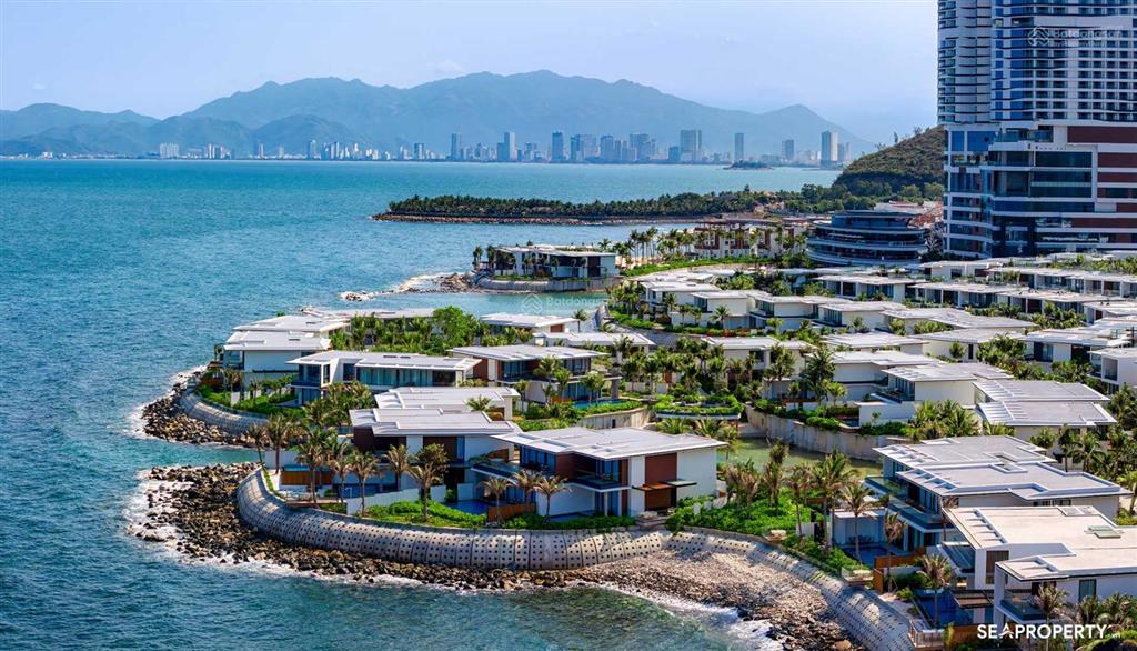 Bán biệt thự gran melia nha trang 3pn / 356.3m2 đã có sổ hồng, giá bán 38 tỷ.  0919 733 ***