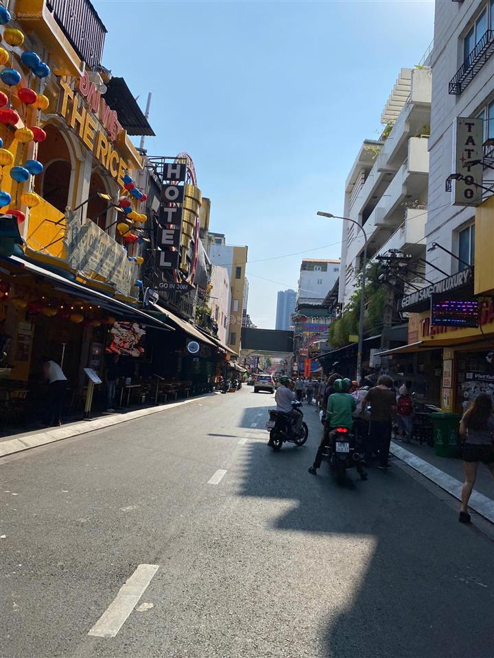 Bán khách sạn 2729 bùi viện  dt 7,8m x 19m, hầm 8 tầng, 38 pn, khai thác 700tr/tháng, giá 138 tỷ