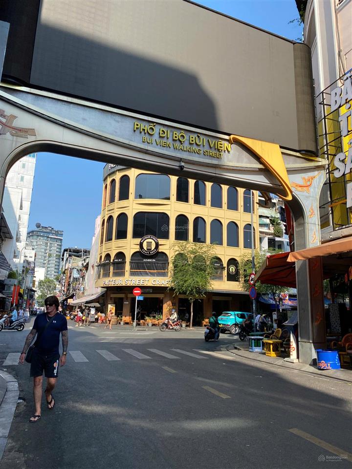 Bán khách sạn 2729 bùi viện  dt 7,8m x 19m, hầm 8 tầng, 38 pn, khai thác 700tr/tháng, giá 138 tỷ