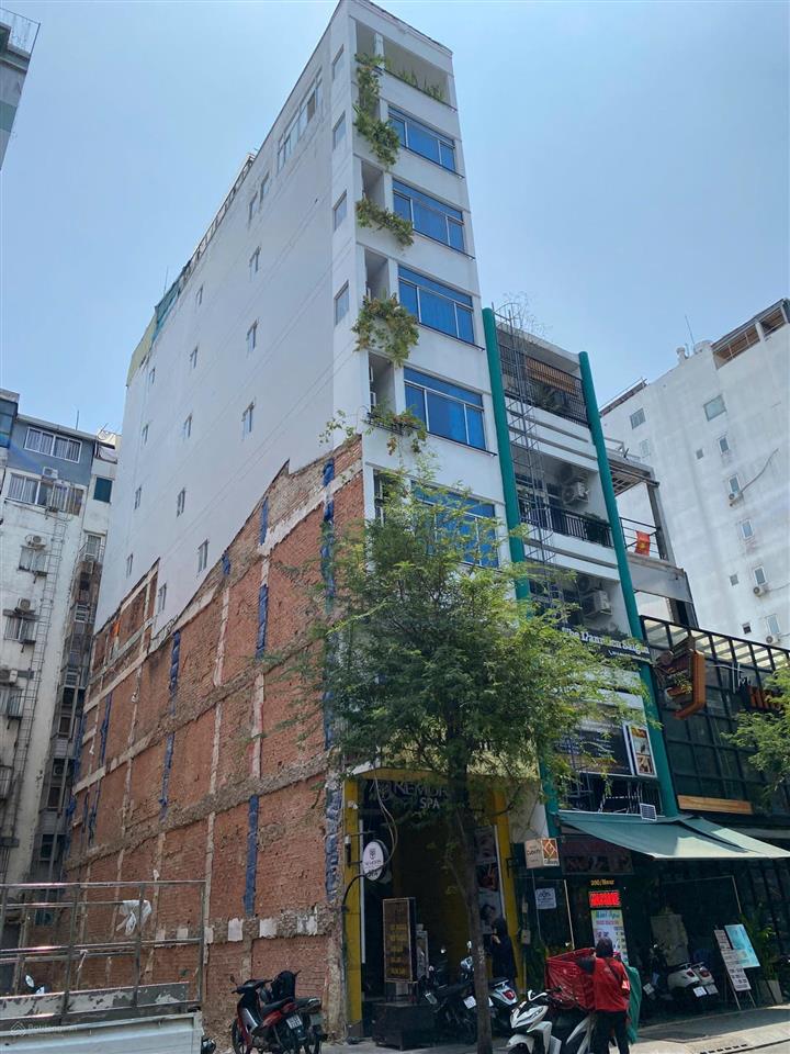 Bán khách sạn 232 đề thám, phạm ngũ lão, q1, dt 4x24m, 11 tầng, hđt 250tr, giá bán 85 tỷ(tl)