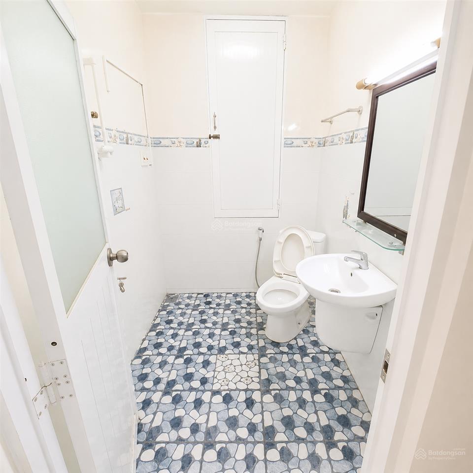 Cho thuê nhà mt hiền vương, tân phú, 8x20m, sân rộng đậu nhiều ô tô, 1 trệt 2 lầu, 26 triệu/tháng