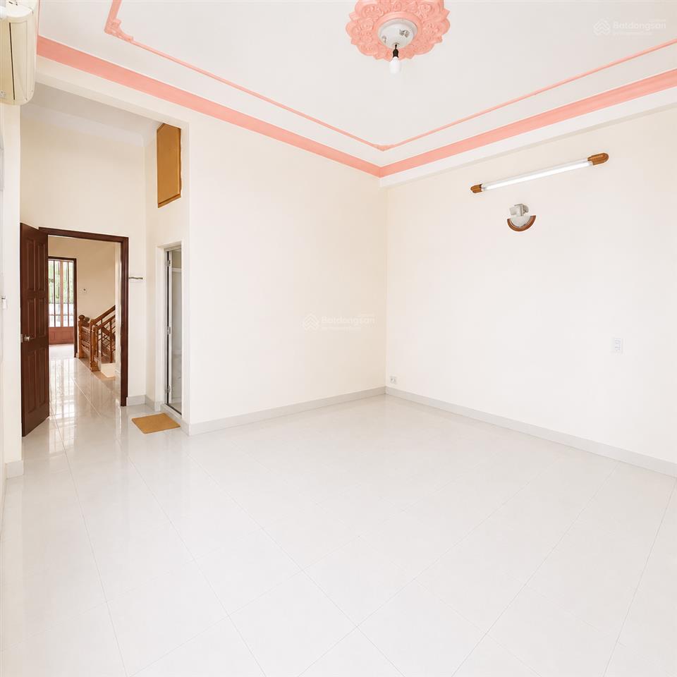 Cho thuê nhà mt hiền vương, tân phú, 8x20m, sân rộng đậu nhiều ô tô, 1 trệt 2 lầu, 26 triệu/tháng