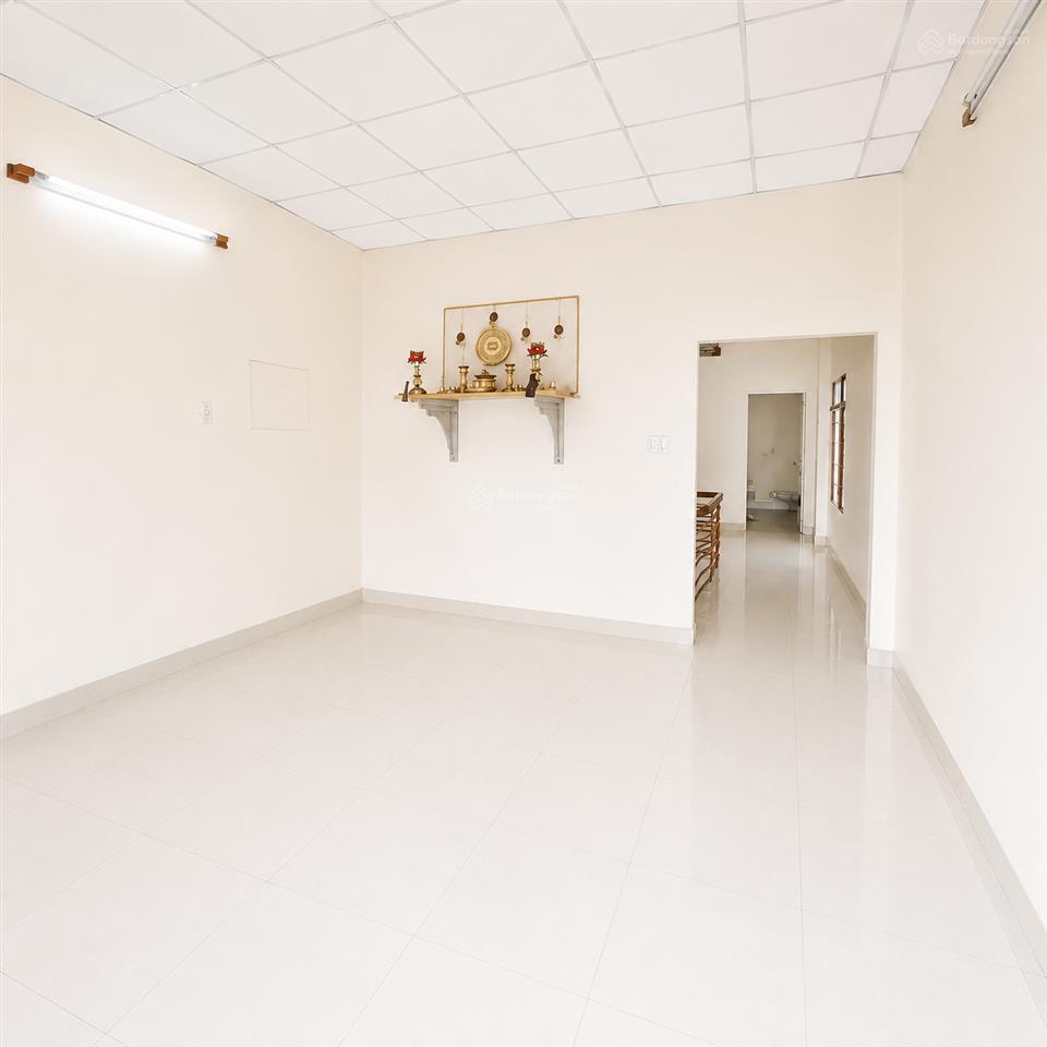 Cho thuê nhà mt hiền vương, tân phú, 8x20m, sân rộng đậu nhiều ô tô, 1 trệt 2 lầu, 26 triệu/tháng