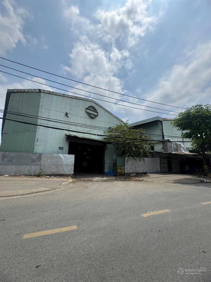 Bán xưởng 3 mặt tiền quốc lộ 1a, tân kiên, tphcm. dt 19.720m2.