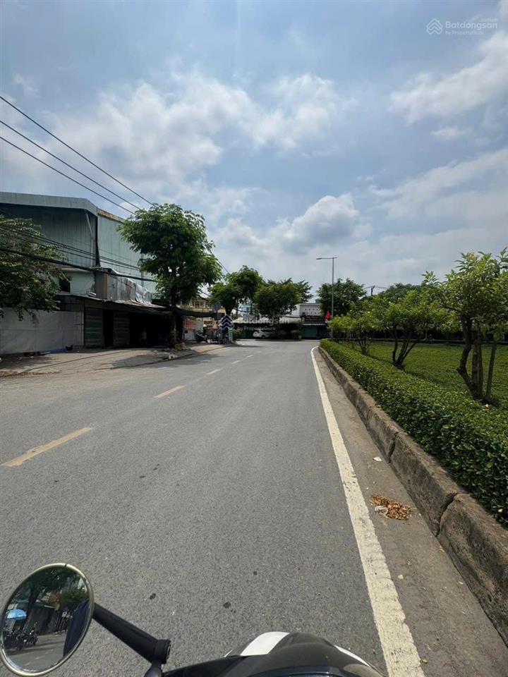 Bán xưởng 3 mặt tiền quốc lộ 1a, tân kiên, tphcm. dt 19.720m2.
