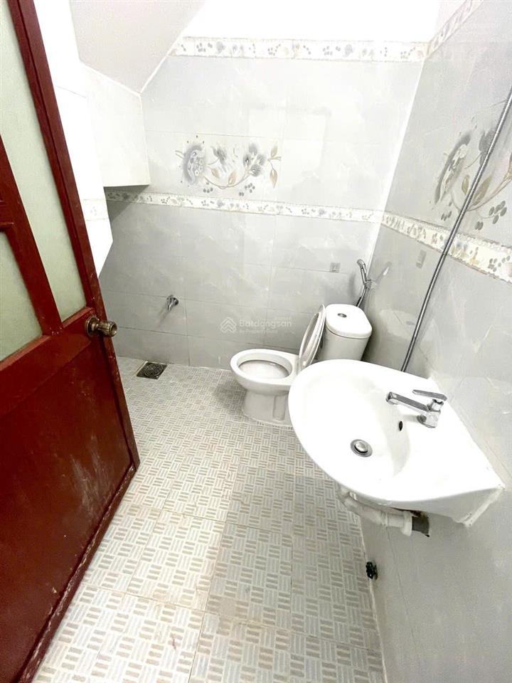 Bán nhà hẻm 4m đường phú định p16 q8 (phường phú định), 1 trệt 1 lầu  2pn, sổ riêng, xd kiên cố