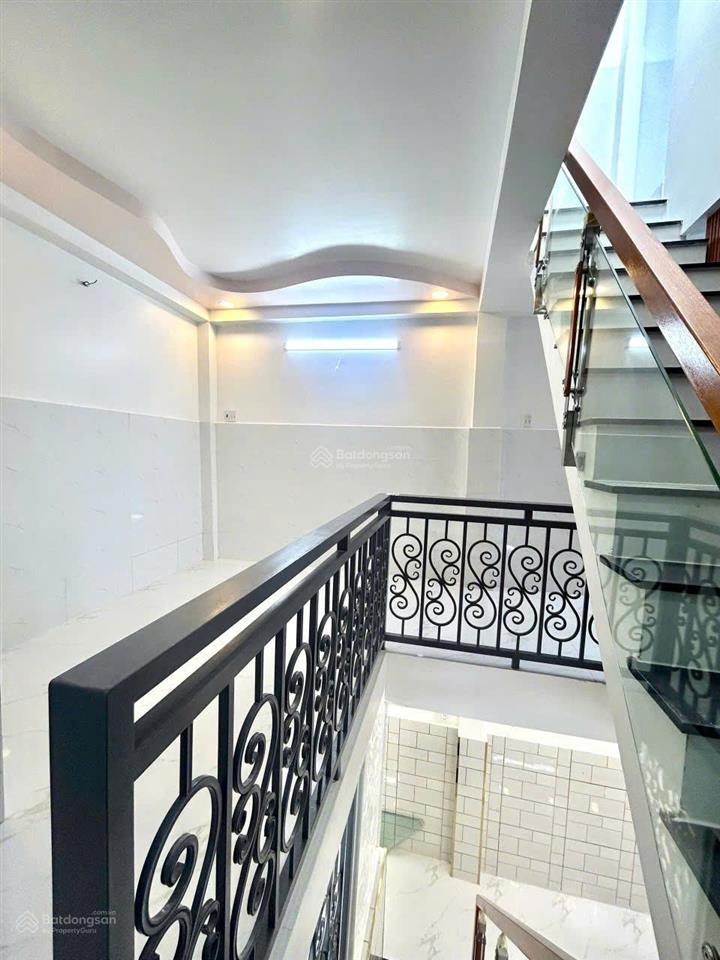 Bán nhà mới 100% phú định, p16, q8  1 trệt 2 lầu, 4pn, sổ hồng riêng, hẻm 3m thông, giá 3,98 tỷ