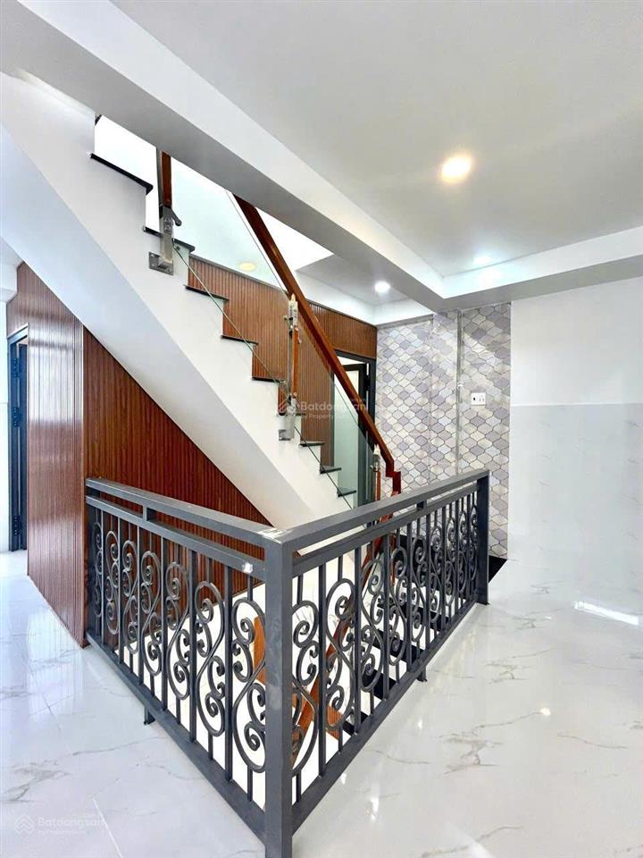 Bán nhà mới 100% phú định, p16, q8  1 trệt 2 lầu, 4pn, sổ hồng riêng, hẻm 3m thông, giá 3,98 tỷ