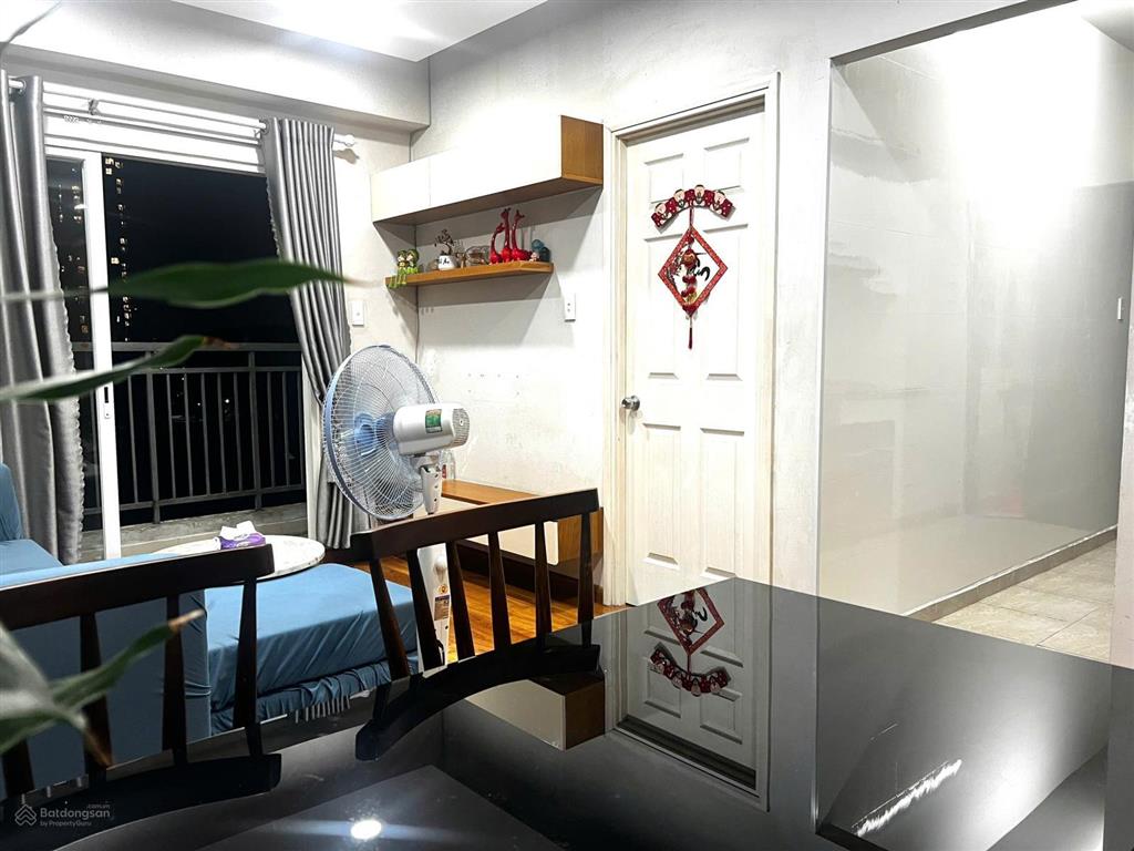 Chính chủ bán căn hộ ehome3  lầu 6 có ban công, sổ hồng riêng, 64m2, 2pn+2wc