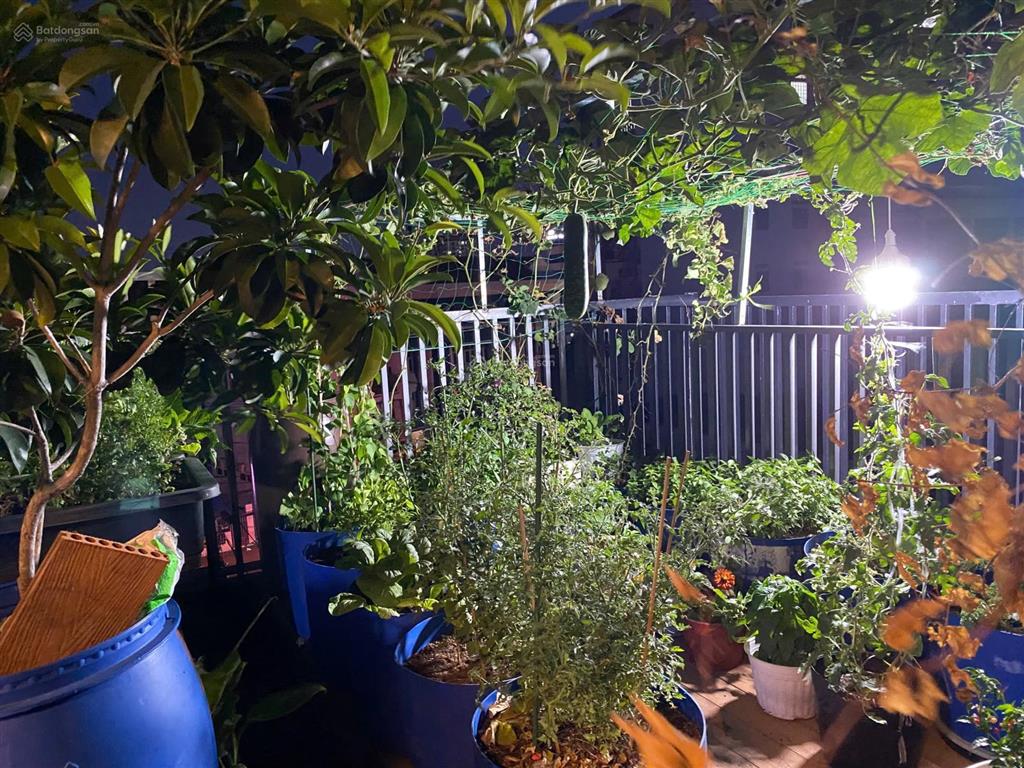 Bán gấp nhà mặt phố kinh doanh  đất thánh phường 6 quận tân bình.  0903 827 ***