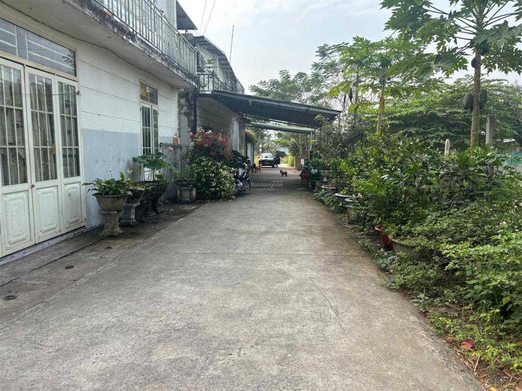 Cần bán 240m2 đất, có 150m thổ cư, hai mặt tiền trước sau, một xẹc hùng vương, đường xe tải.