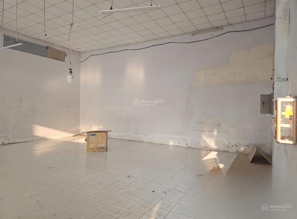 Cho thuê kho 600m2 đường cont ngày đêm ql1a linh xuân