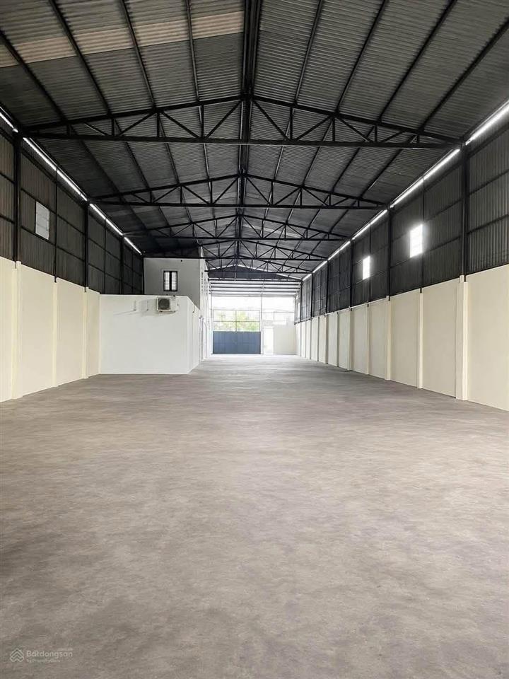 Kho xưởng mới đẹp 850m2 đủ pccc đường cont gần chợ đầu mối